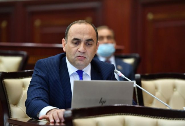 Ali məktəblərdə maaş orta məktəb müəllimindən aşağıdır.
