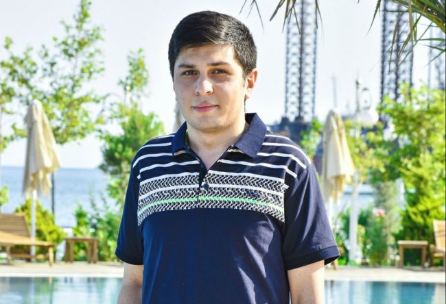 Bakı Ali Neft Məktəbinin Kimya mühəndisliyi ixtisası üzrə təhsil alan III kurs tələbəsi Şamil Fərzəlizadə Türkmənistanın Məhtimqulu adına Türkmən Dövlət Universiteti tərəfindən keçirilən II beynəlxalq kimya olimpiadasında 1-ci yeri əldə edib.