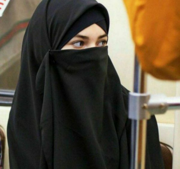 İranda universitet rektoru hicaba görə işdən qovulub