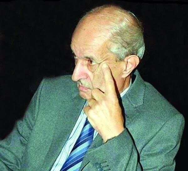 Bakı Dövlət Universitetinin Jurnalistika fakültəsinin professoru, filologiya üzrə fəlsəfə doktoru Yalçın Mustafa oğlu Əlizadə 83 yaşında vəfat edib.