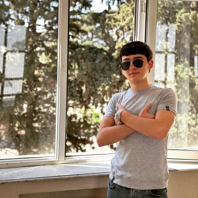XI sinif sagirdi Raul Rəhimov bıçaqlanıb ❗