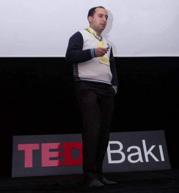 Elm və Təhsil naziri Emin Əmrullayevin 11 il əvvəlki fotosu yayılıb.