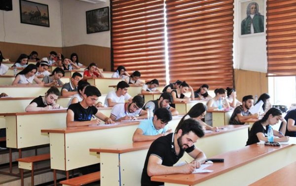 Tələbələr hansı halda təhsil müəssisəsini, ixtisasını, təhsilalma formasını dəyişdirə bilməz?